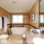 Luxurious Penthouse דירה